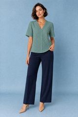 Blouse blanche col V ajourée