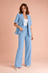 Tailleur pantalon bleu clair manches courtes