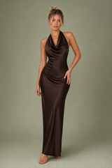 Robe longue marron ajustée dos nu