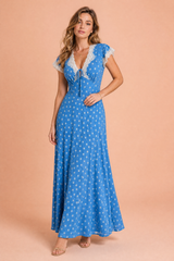 Robe longue bleue à pois col V