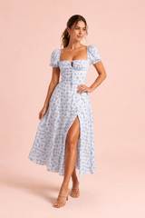 Robe bleue encolure carrée manches bouffantes