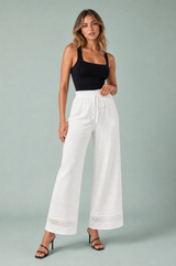 Pantalon blanc taille haute dentelle