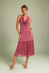 Robe rose drapée sans manches