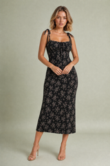 Robe fleurie ajustée dos ouvert