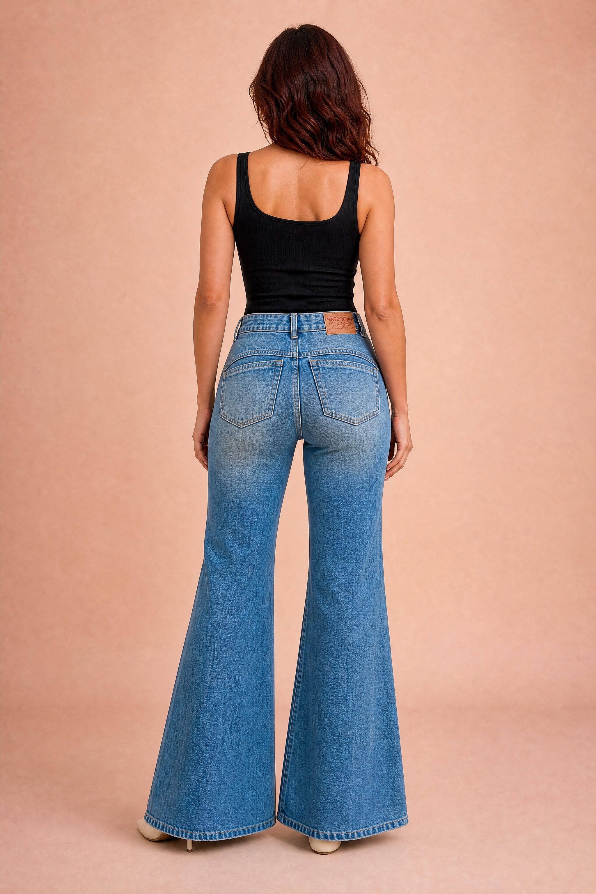 Jean bleu délavé jambe évasée | Vue de dos | Lounelle Paris