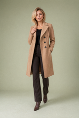 Manteau long ceinturé à col tailleur