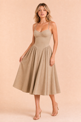 Robe midi à fines bretelles encolure droite