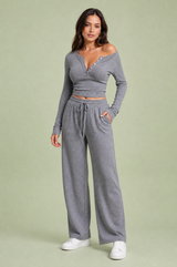 Ensemble col V et pantalon large