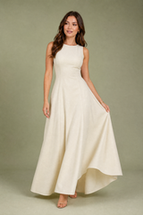 Robe longuecrème évasée sans manches