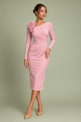Robe asymétrique à fleur d'épaule
