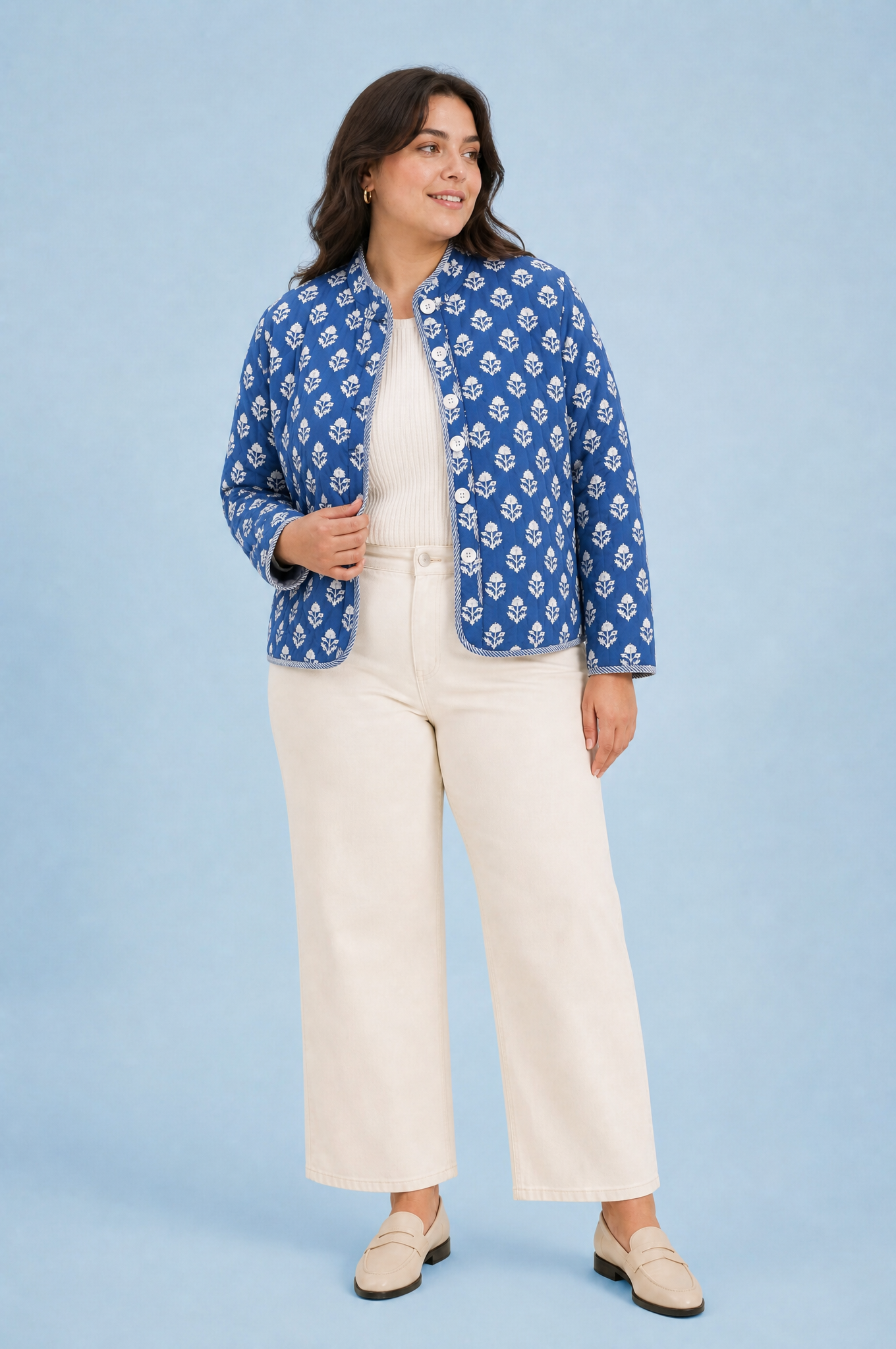Veste matelassée imprimée col montant | Porté sur une silhouette plus ronde | Lounelle Paris