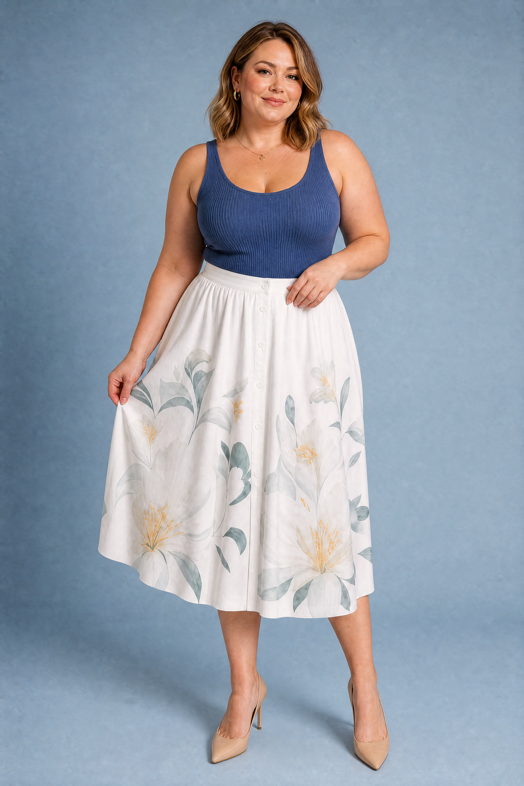 Jupe midi beige fleurie taille haute | Porté sur une silhouette plus ronde | Lounelle Paris