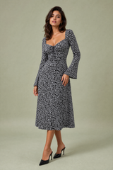 Robe noire à fleurs dos ouvert