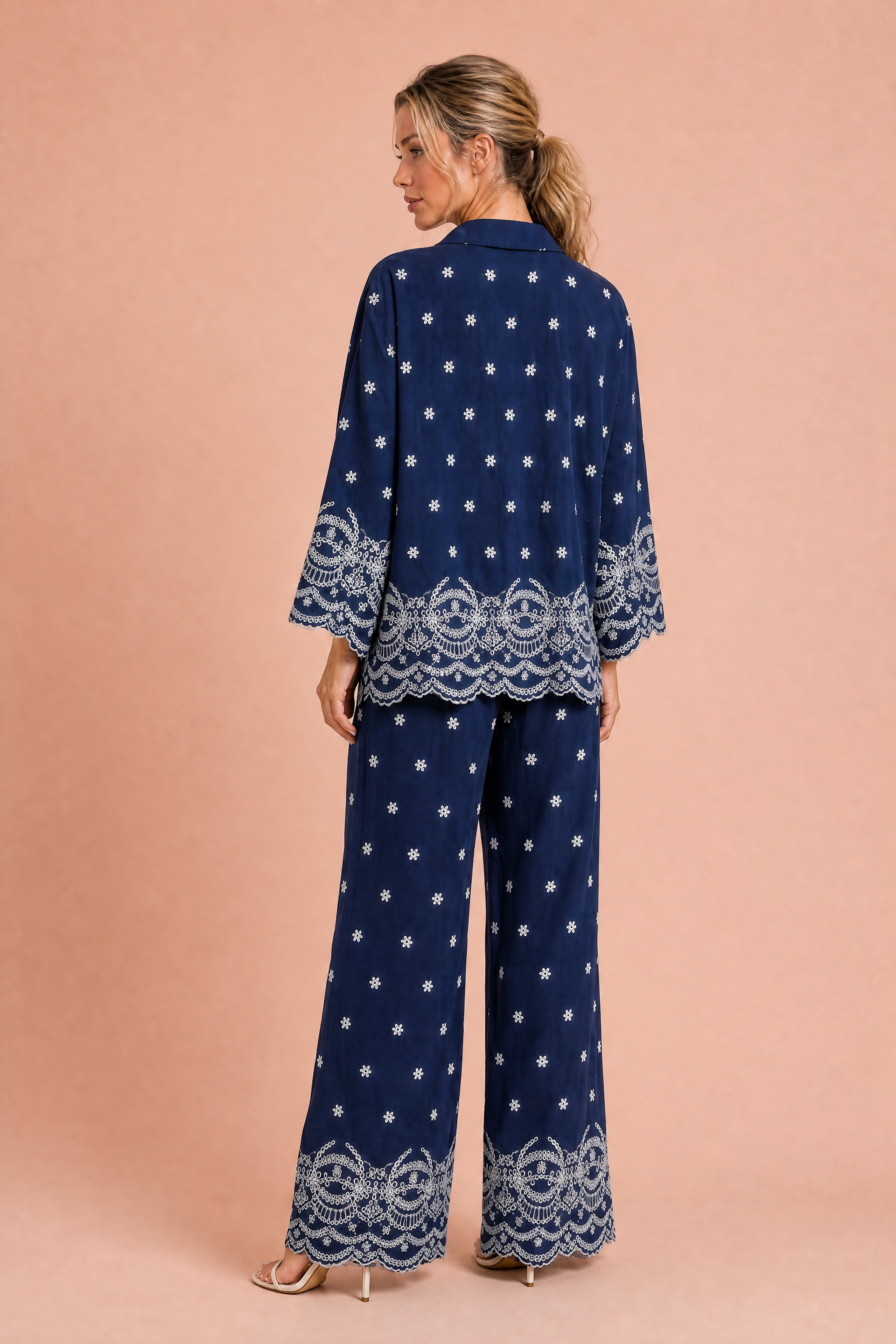 Ensemble bleu marine ample brodé | Vue de dos | Lounelle Paris