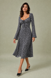 Robe noire à fleurs dos ouvert | Vue en mouvement | Lounelle Paris