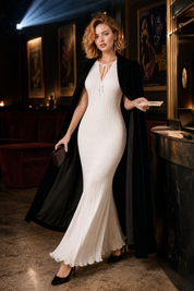 Robe longue blanche plissée col V | Deuxième photo lifestyle | Lounelle Paris