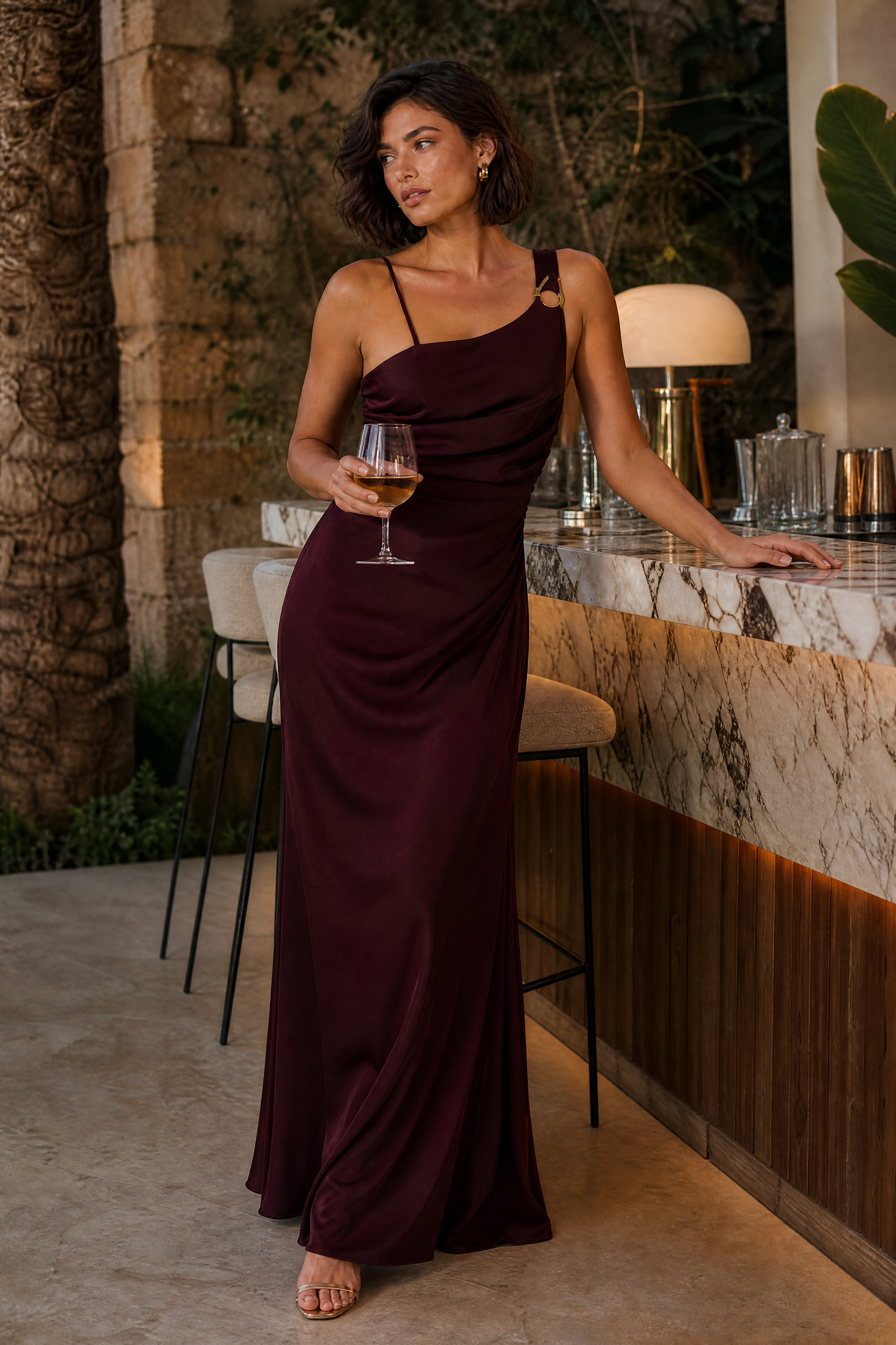 Robe longue bordeaux asymétrique | Deuxième photo lifestyle | Lounelle Paris
