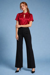 Blouse satinée col montant manches courtes