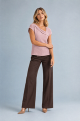 T-shirt beige col asymétrique drapé