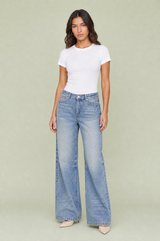 Jean bleu taille mi-haute coupe ample
