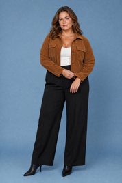 Veste marron courte en velours côtelé | Porté sur une silhouette plus ronde | Lounelle Paris