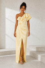 Robe longue satinée asymétrique