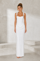 Robe longue encolure carrée drapée