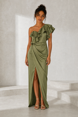 Robe longue satinée asymétrique