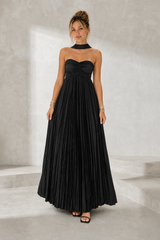Robe longue plissée dos nu
