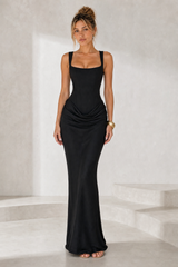 Robe longue encolure carrée drapée