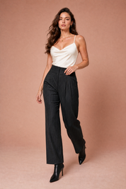 Pantalon tailleur rayé taille haute | Vue en mouvement | Lounelle Paris