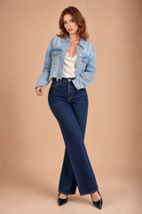 Veste en jean bleu clair courte effilochée