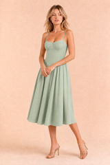 Robe midi à fines bretelles encolure droite