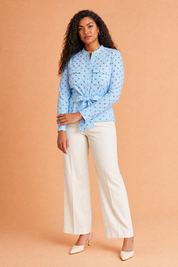 Veste chemise bleu clair à pois | Porté sur une autre silhouette | Lounelle Paris