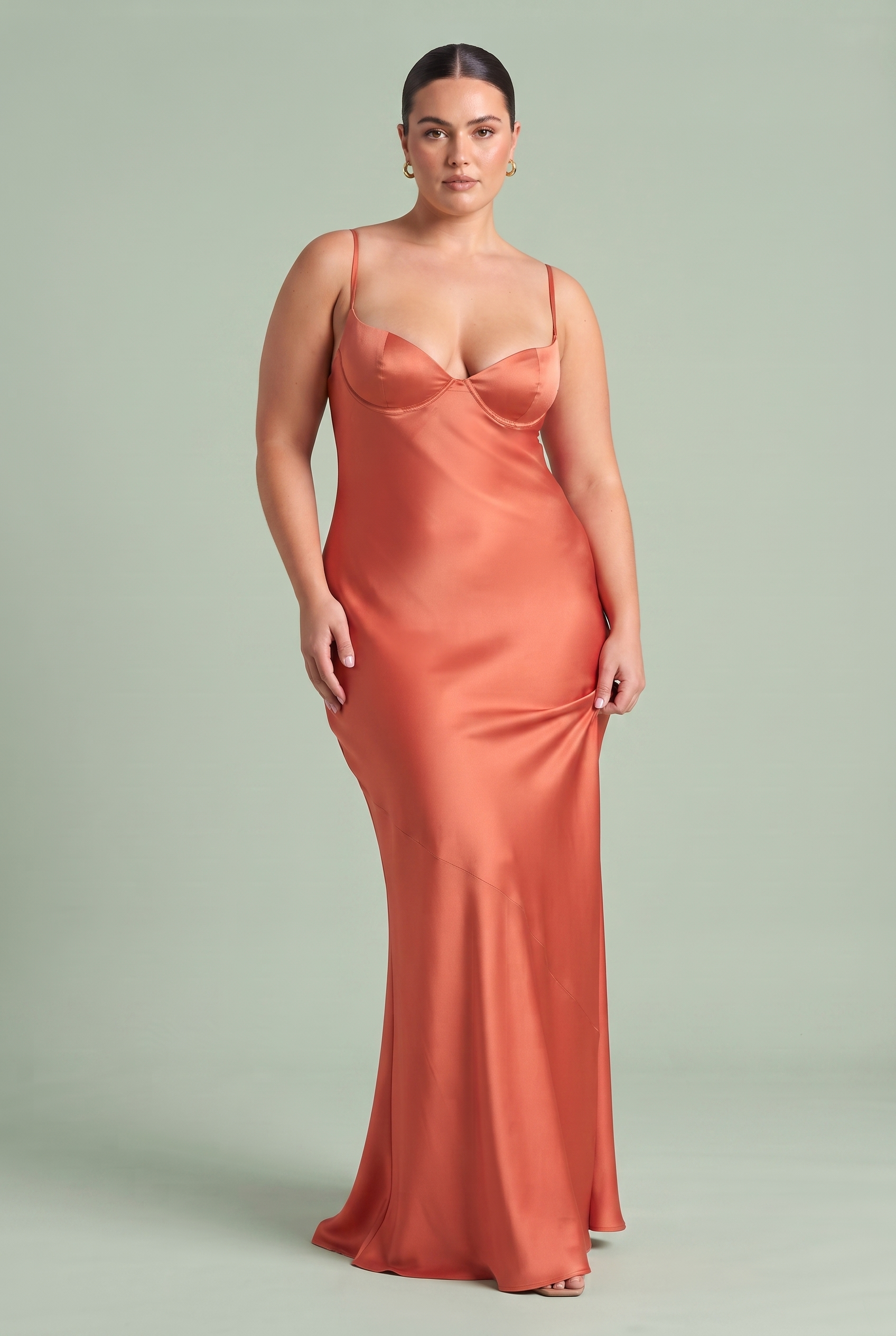 Robe longue coupe sirène dos lacé | Porté sur une silhouette plus ronde | Lounelle Paris
