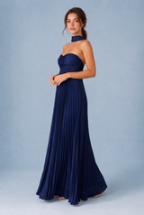 Robe longue plissée dos nu