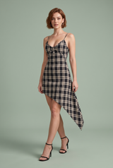 Robe noire à carreaux asymétrique