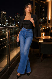 Jean bleu flare taille mi-haute | Deuxième photo lifestyle | Lounelle Paris