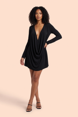 Robe courte en résille noire à col bénitier