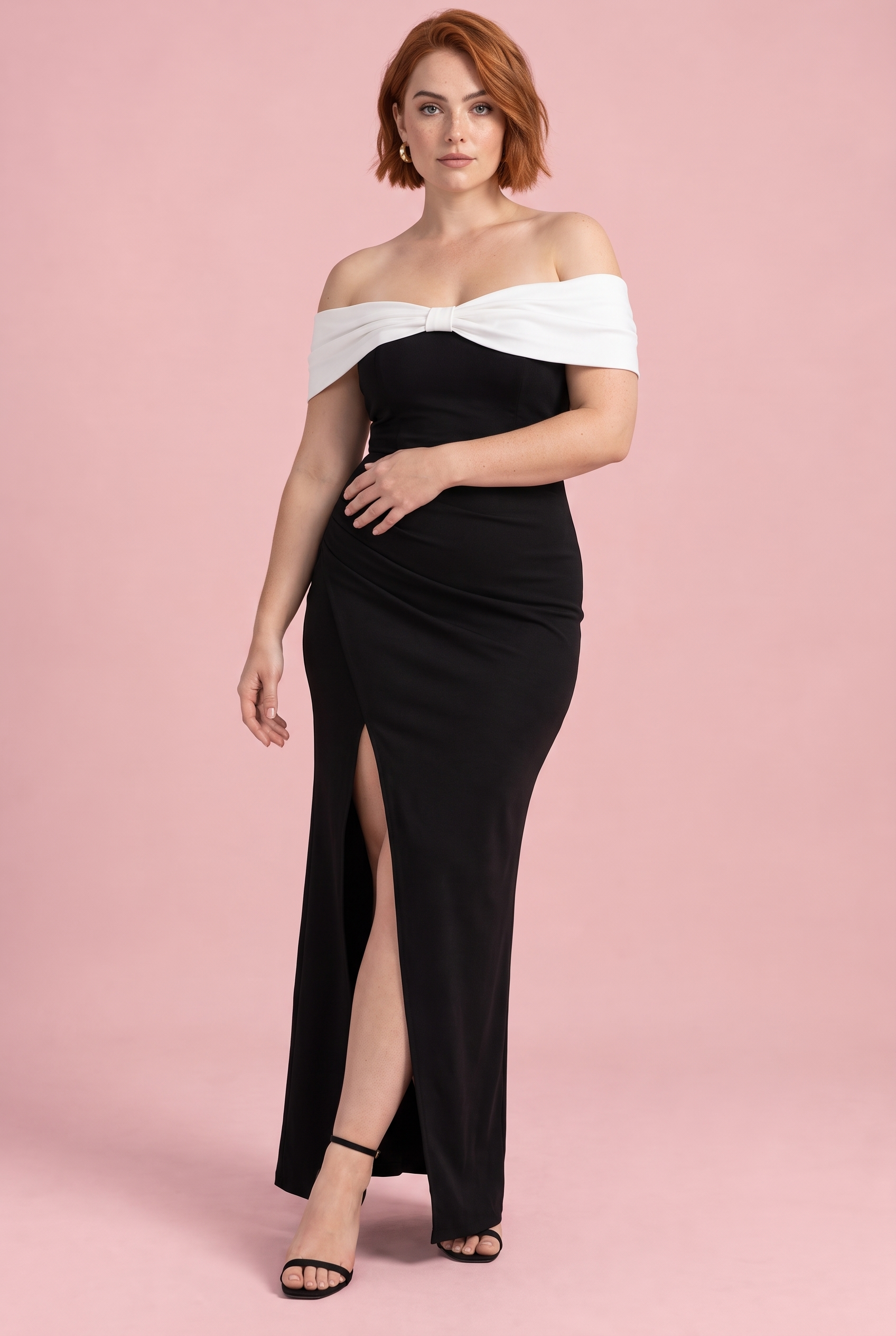 Robe longue noire et blanche style Bardot, nœud et fente haute | Porté sur une silhouette plus ronde | Lounelle Paris