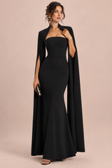 Robe longue noire à encolure carrée et manches cape