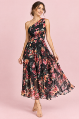 Robe longue fleurie noire à une épaule, coupe trapèze