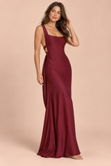 Robe longue bordeaux dos nu à décolleté en V