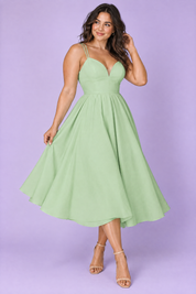 Robe midi verte à fines bretelles et jupe ample | Porté sur une autre silhouette | Lounelle Paris