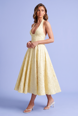 Robe midi jaune trapèze en dentelle fleurie à décolleté V