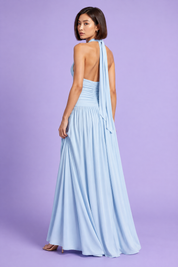 Robe longue bleu clair à décolleté plongeant et fronces | Vue de dos | Lounelle Paris