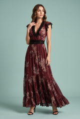 Robe longue fleurie rouge à col V et volants