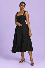 Robe midi noire trapèze à encolure carrée et fines bretelles