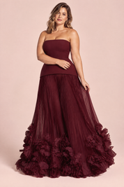 Robe longue bustier plissée rouge | Porté sur une silhouette plus ronde | Lounelle Paris