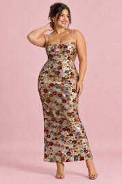 Robe courte dorée ornée de sequins à motifs floraux, à col rond | Porté sur une silhouette plus ronde | Lounelle Paris